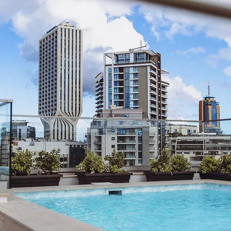 Luxury Penthouse With Private Pool & Skyline Views Διαμέρισμα *