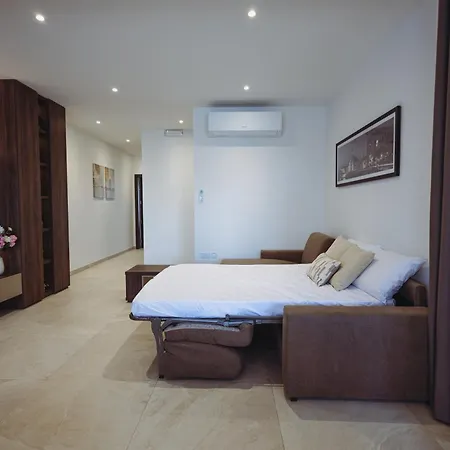 Luxury Penthouse With Private Pool & Skyline Views Appartement