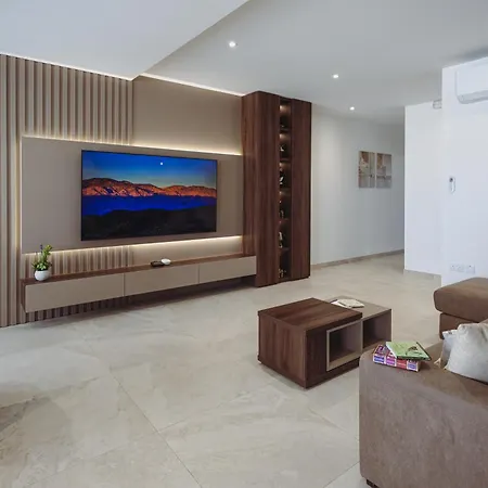 Luxury Penthouse With Private Pool & Skyline Views Διαμέρισμα *