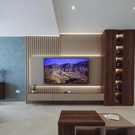 Luxury Penthouse With Private Pool & Skyline Views Διαμέρισμα *