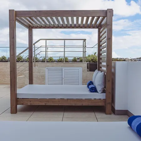 Luxury Penthouse With Private Pool & Skyline Views Appartement