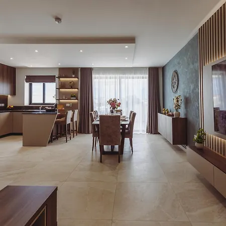 Luxury Penthouse With Private Pool & Skyline Views