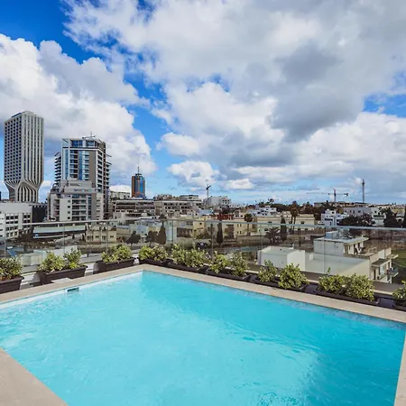 Luxury Penthouse With Private Pool & Skyline Views Appartement