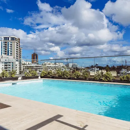 Luxury Penthouse With Private Pool & Skyline Views Διαμέρισμα *