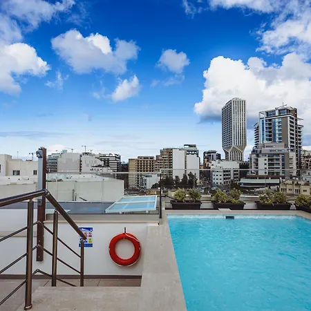 Luxury Penthouse With Private Pool & Skyline Views *